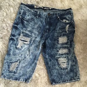 Size 32 dark blue, stonewashed, jeans short.